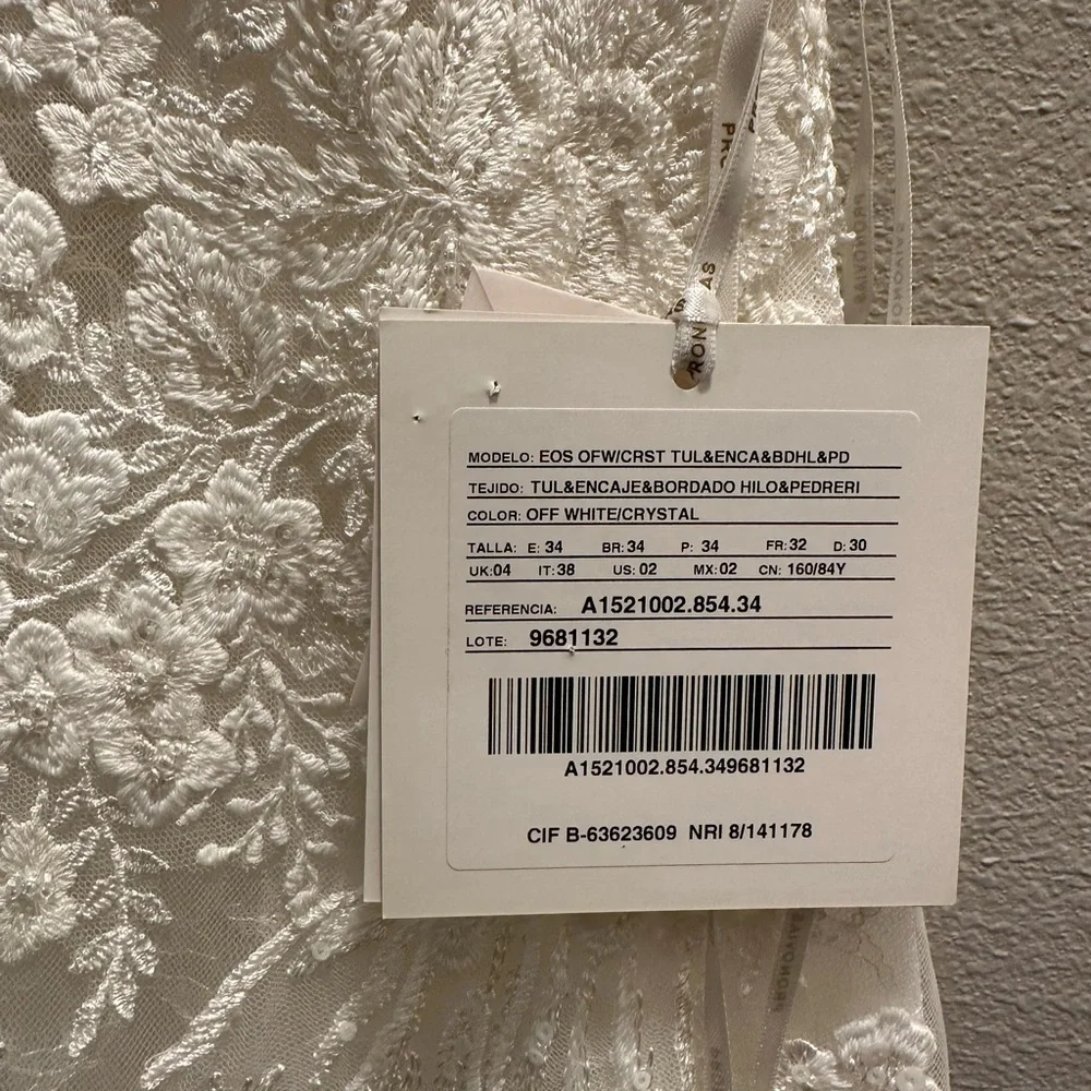 Pronovias EOS Lace Wedding Dress - Picture 9 of 16